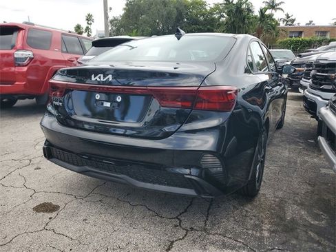 Used 2023 Kia Forte LXS image 3