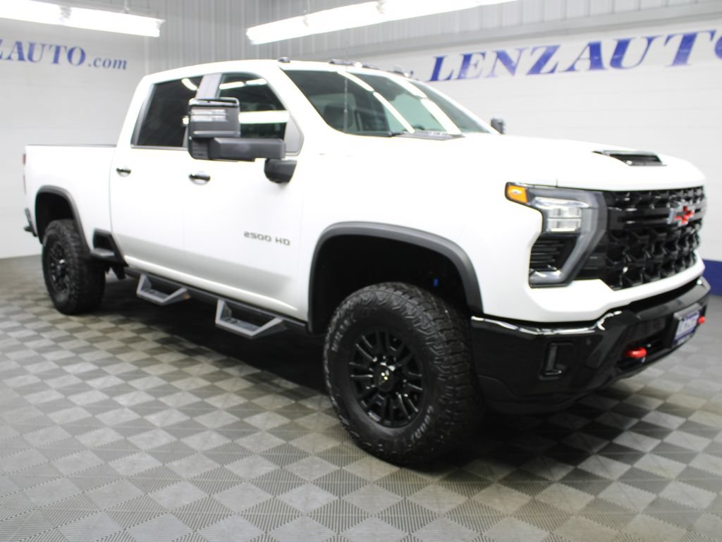 Used 2025 Chevrolet Silverado 2500 ZR2 w/ Technology Package AWD/4WD image 3