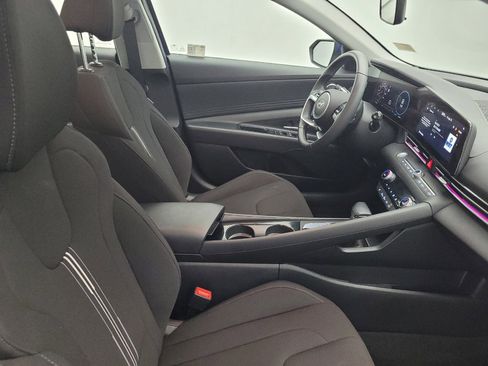 Used 2025 Hyundai Elantra SEL image 21