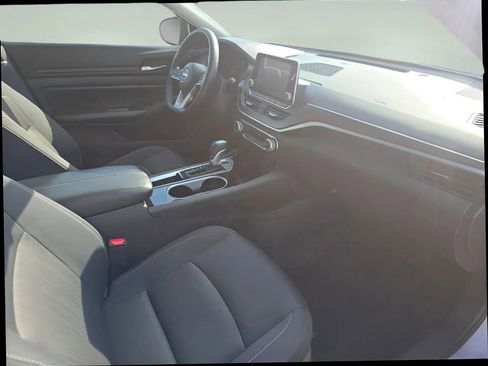 Used 2024 Nissan Altima 2.5 SV FWD image 21