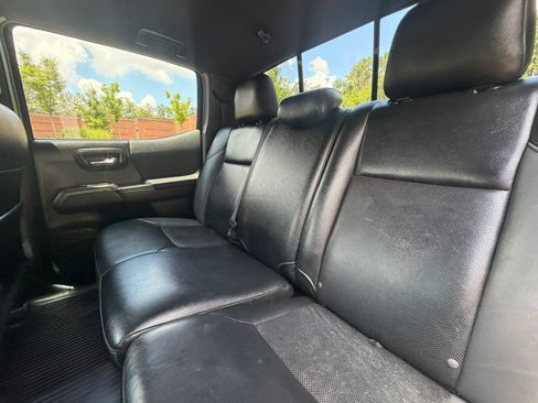 Used 2017 Toyota Tacoma TRD Sport w/ Tow Package RWD image 19