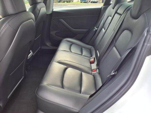 Used 2023 Tesla Model 3 Standard Range image 9