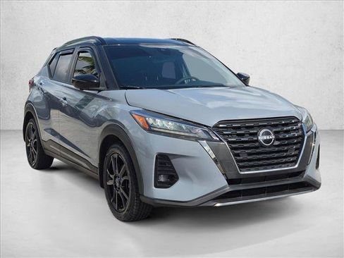 Used 2022 Nissan Kicks SR FWD image 3