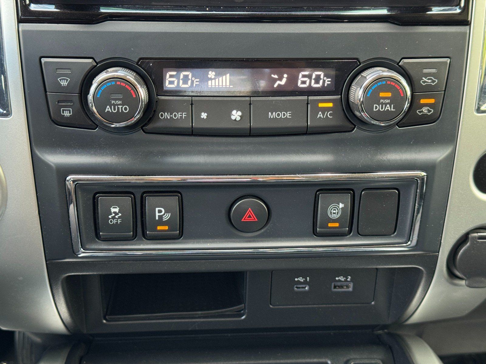 Used 2021 Nissan Titan SV w/ SV Convenience Package RWD image 25