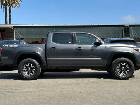 Used 2020 Toyota Tacoma TRD Off-Road w/ TRD Premium Off Road Package AWD/4WD image 3