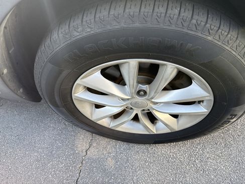 Used 2018 Kia Sorento LX image 9