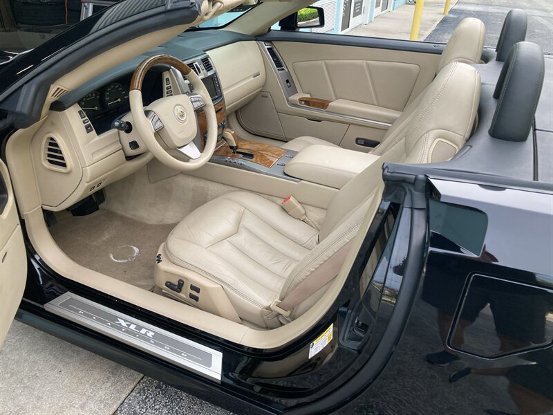 Used 2009 Cadillac XLR RWD image 14