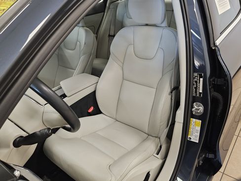 Used 2023 Volvo S60 B5 Ultimate w/ Climate Package image 39