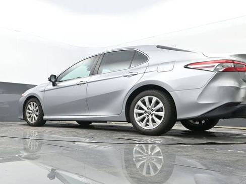 Used 2020 Toyota Camry LE image 10