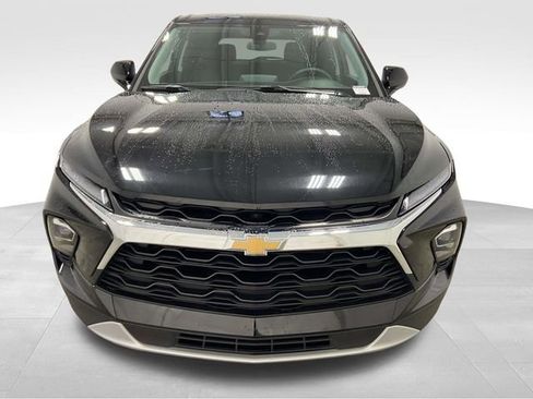Used 2025 Chevrolet Blazer LT image 2