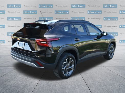 Used 2025 Chevrolet Trax LT w/ LT Convenience Package FWD image 6