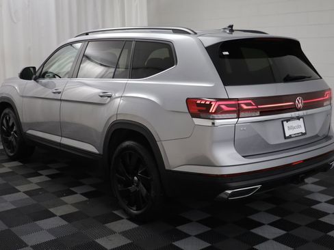 Used 2025 Volkswagen Atlas SE w/ Black Wheel Package image 14
