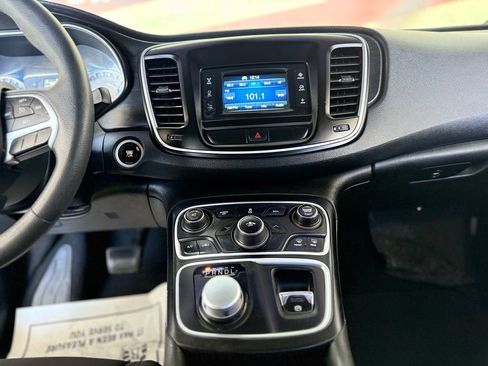 Used 2015 Chrysler 200 Limited image 24