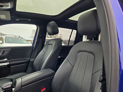 Used 2021 Mercedes-Benz GLB 250 4MATIC w/ Premium Package image 31