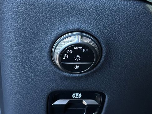 Used 2025 Mercedes-Benz GLC 300 image 15