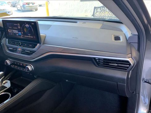 Used 2024 Nissan Altima 2.5 SV w/ SV Premium Package image 19