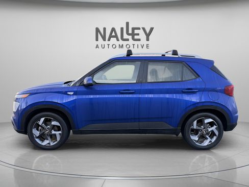 Used 2024 Hyundai Venue SEL image 2