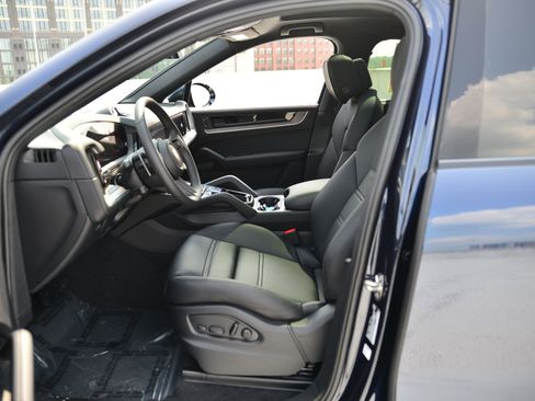 Certified 2026 Porsche Cayenne Coupe AWD image 27