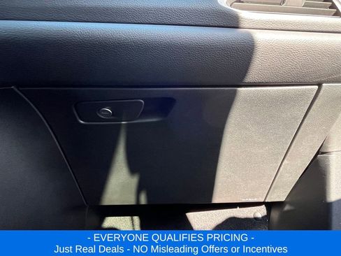 New 2026 Chrysler Pacifica Select image 21