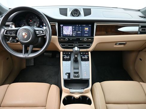 Certified 2024 Porsche Macan image 6