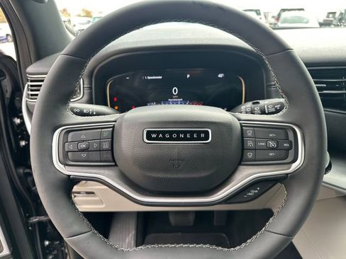 Used 2025 Jeep Wagoneer 4WD image 27
