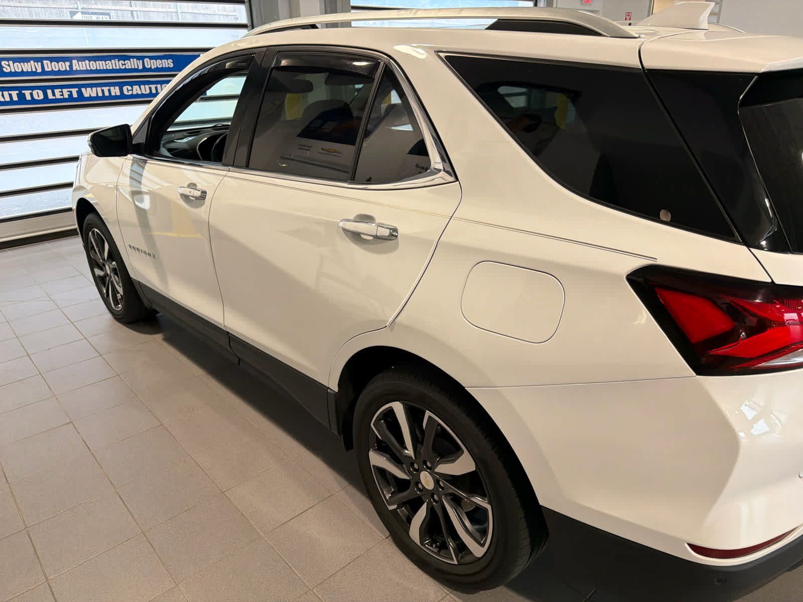 Used 2022 Chevrolet Equinox Premier AWD/4WD image 5