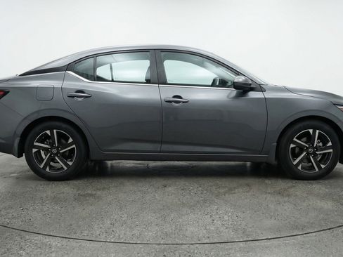 Used 2025 Nissan Sentra SV FWD image 11