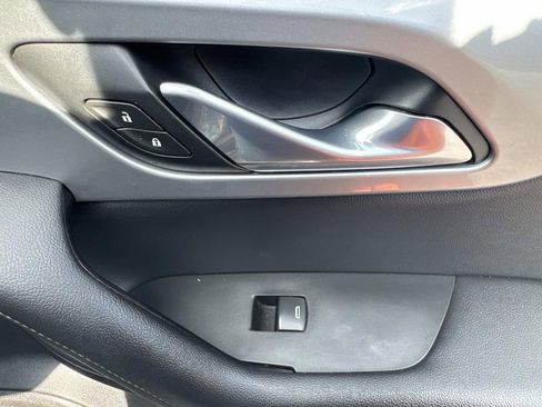 Used 2019 Chevrolet Blazer LT image 14