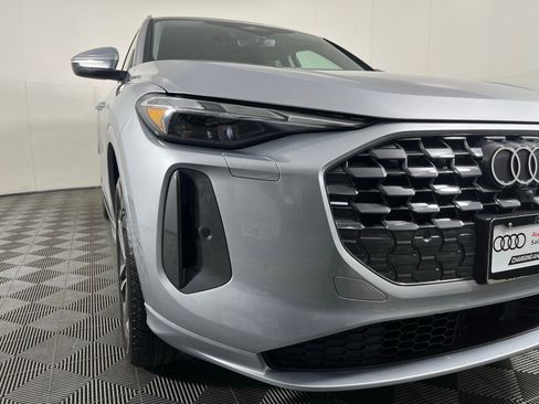 Certified 2025 Audi Q5 Premium w/ 19" Wheel Package image 3