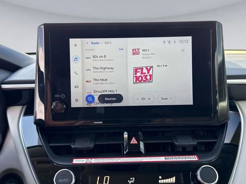 Used 2025 Toyota Corolla Cross LE image 21