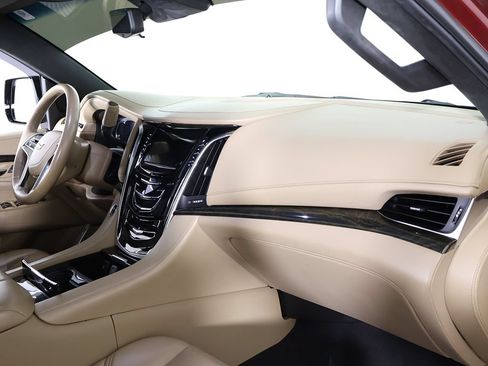 Used 2019 Cadillac Escalade Platinum AWD/4WD image 39
