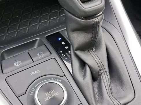 Used 2019 Toyota RAV4 LE w/ Carpet Mat Package AWD/4WD image 29