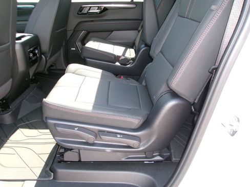 New 2026 Chevrolet Suburban RST w/ Comfort Package AWD/4WD image 14