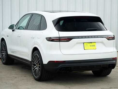 Used 2023 Porsche Cayenne Platinum Edition image 53