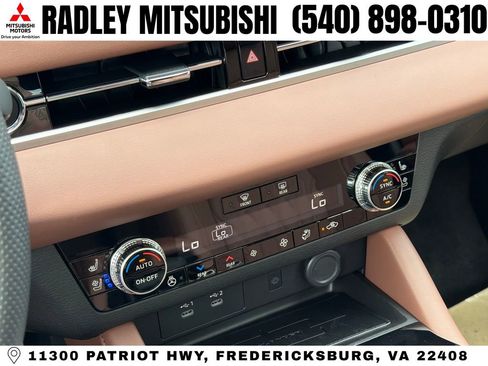 New 2026 Mitsubishi Outlander SEL image 9