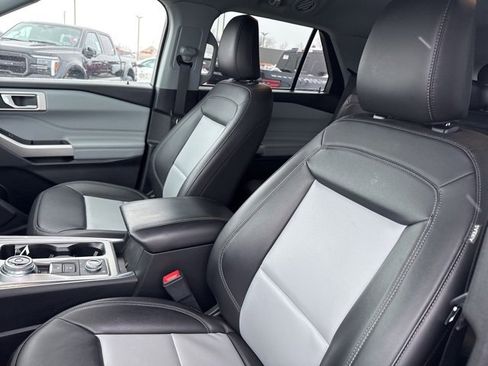 Used 2022 Ford Explorer XLT w/ Equipment Group 202A image 23