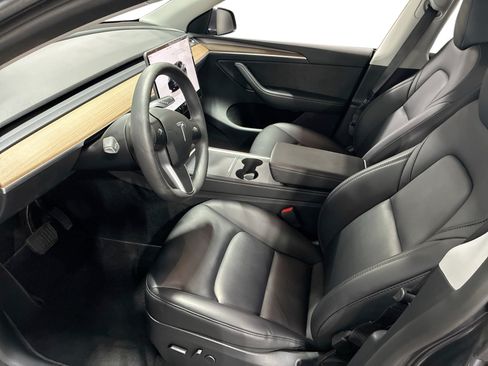 Certified 2023 Tesla Model Y Long Range AWD/4WD image 9