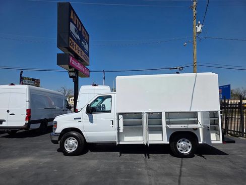 Used 2019 Ford E-350 and Econoline 350 Super Duty w/ Power Windows & Locks Group image 6