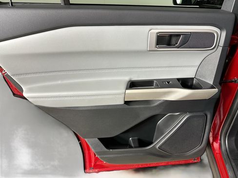 Used 2022 Ford Explorer XLT w/ Equipment Group 202A image 26