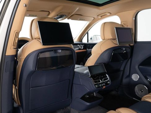Certified 2025 Bentley Bentayga Extended Wheelbase image 23