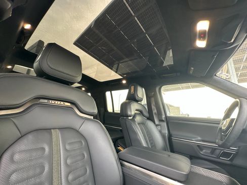 Used 2023 Rivian R1S Adventure image 17