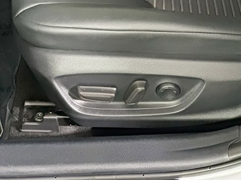 Used 2023 Toyota Camry SE image 13