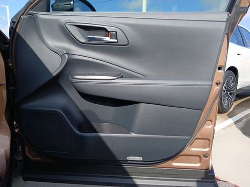 Used 2023 Toyota Crown Platinum image 14