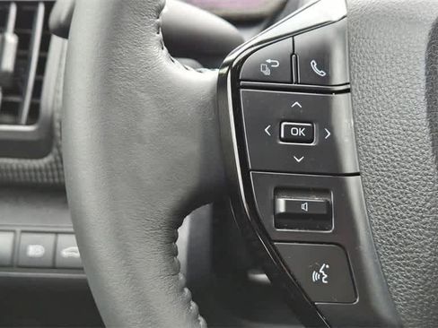 Used 2025 Toyota bZ4X FWD image 10