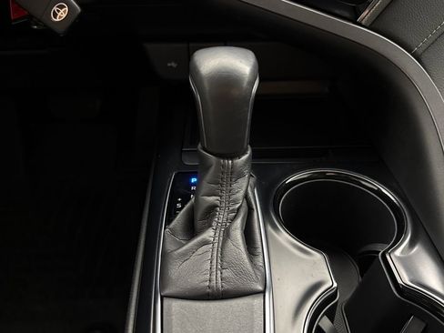 Used 2020 Toyota Camry SE w/ Carpet Mat Package image 18