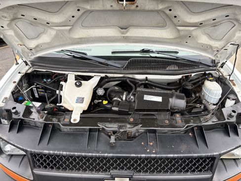 Used 2009 Chevrolet Express 2500 image 25