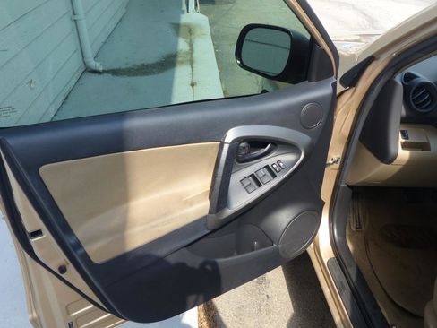 Used 2011 Toyota RAV4 2WD w/ Base L4 Extra Value Pkg image 17