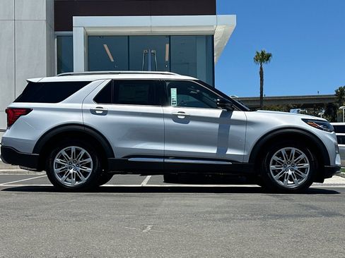 New 2026 Ford Explorer Platinum RWD image 2