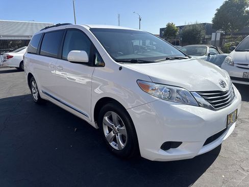 Used 2014 Toyota Sienna LE FWD image 7
