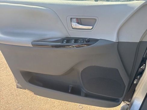 Used 2015 Toyota Sienna XLE w/ XLE Navigation Package FWD image 14